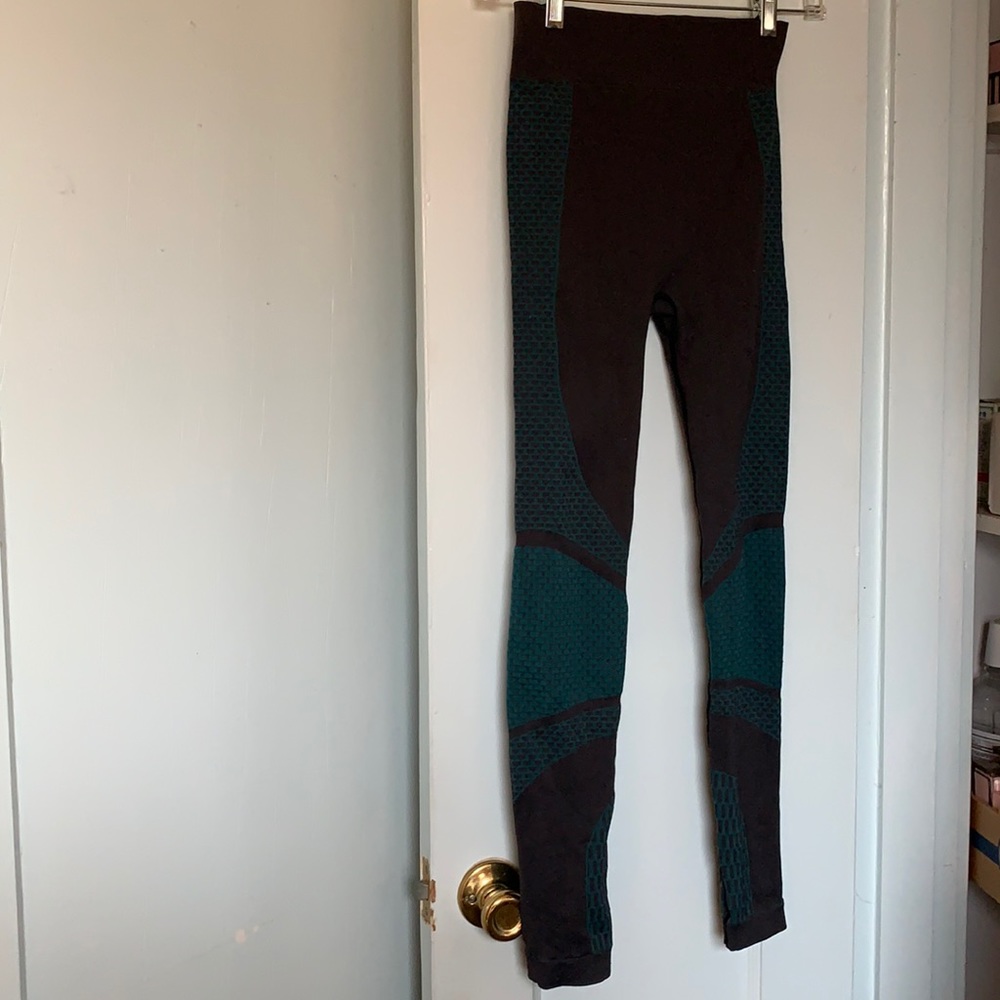 Lululemon leggings, size 6. Gray and Green color